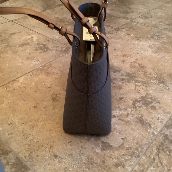 Lady’s MK purse tote - Picture 4 of 4